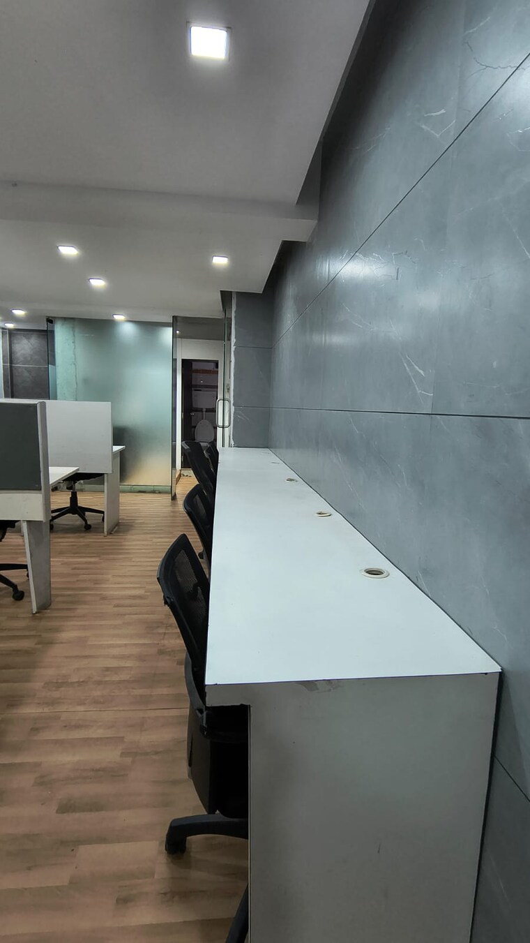 Team Area, hari-kunj-naupada Commercial Office Space 760 Sq.Ft. In Naupada Thane 9590805
