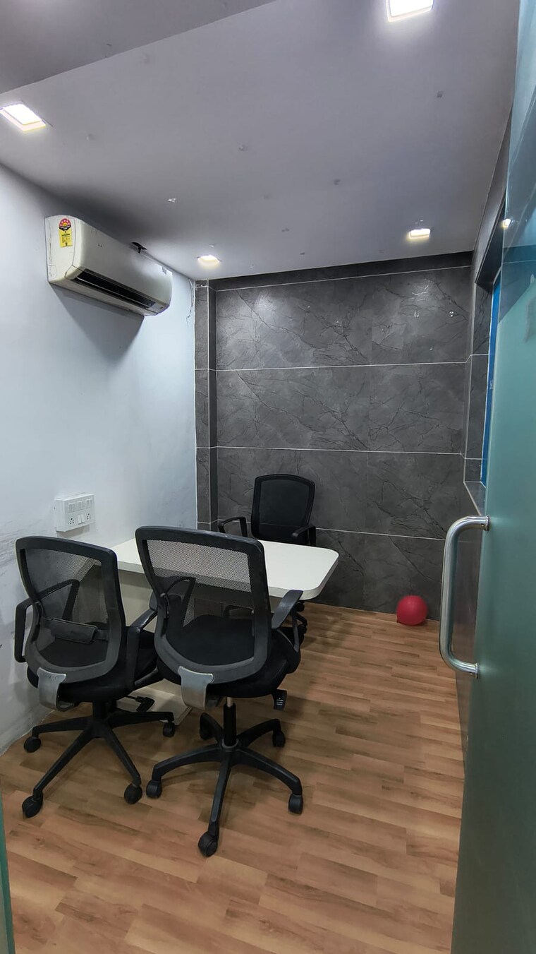 Team Area, hari-kunj-naupada Commercial Office Space 760 Sq.Ft. In Naupada Thane 9590805