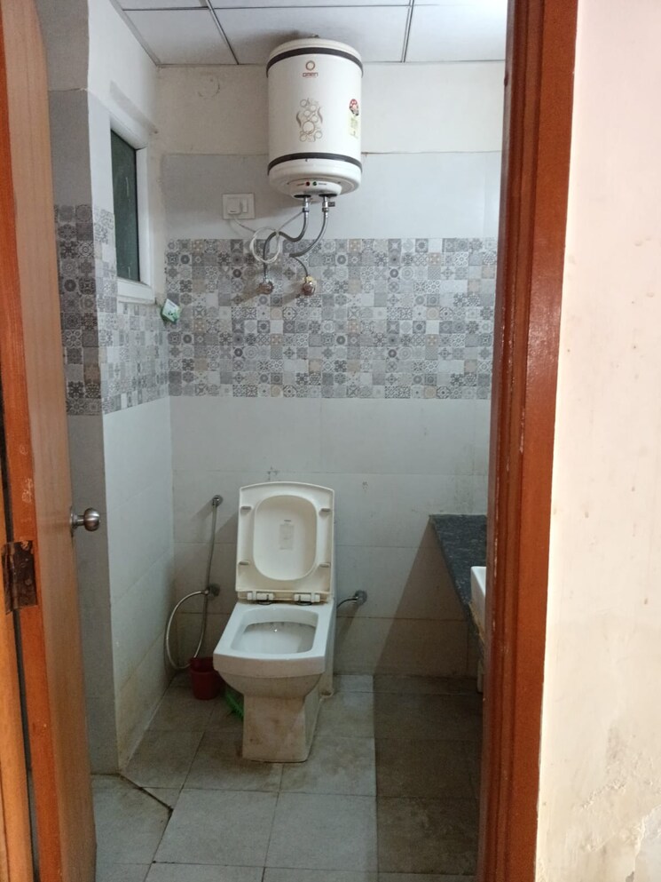 Bathroom, paramount-golfforeste 1 Bedroom 435 Sq.Ft. Apartment In Zeta I Greater Noida Greater Noida 9590816