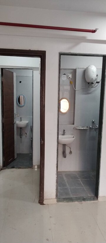 Bathroom in 1 BHK Apartment at Highland Pearl, Thane West – for Rent