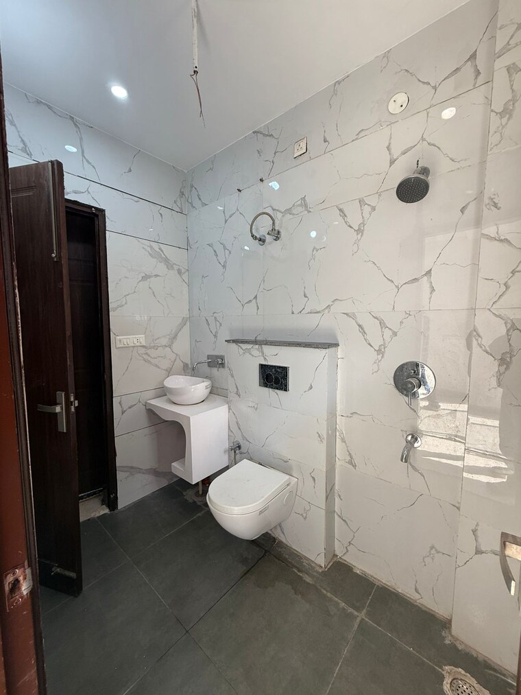 Bathroom, aps-platinum-towers 3 Bedroom 1152 Sq.Ft. Apartment In Pir Machalla Zirakpur 9590897