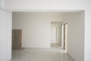 Room in 4 BHK Apartment at Navrangpura – for Rent