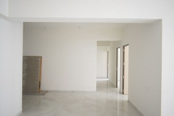 Room in 4 BHK Apartment at Navrangpura – for Rent