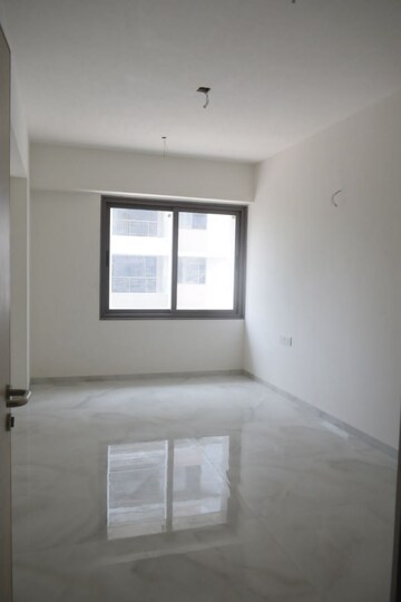 Room in 4 BHK Apartment at Navrangpura – for Rent
