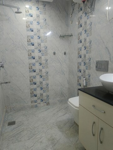 Bathroom in 3 BHK Builder Floor at Mariners Home, Sector 56 – for Sale