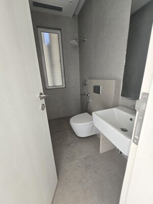 Furnished Amenities in 3 BHK Apartment at Indiabulls Sky Forest, Lower Parel – for Rent