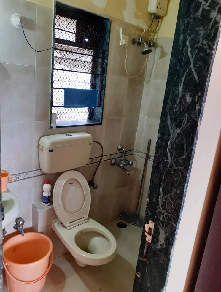 Bathroom, hubtown-akruti-orchid-park 2 Bedroom 700 Sq.Ft. Apartment In Sakinaka Mumbai 9590950
