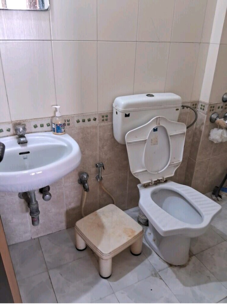 Bathroom, hubtown-akruti-orchid-park 2 Bedroom 700 Sq.Ft. Apartment In Sakinaka Mumbai 9590950