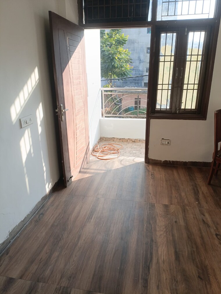Room, sector 116 2 Bedroom 1000 Sq.Ft. Independent House In Sector 116 Noida 9591038