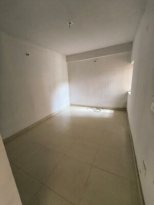 Room in 3 BHK Apartment at Gutuwa – for Sale