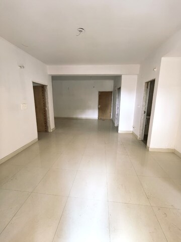 Room in 3 BHK Apartment at Gutuwa – for Sale