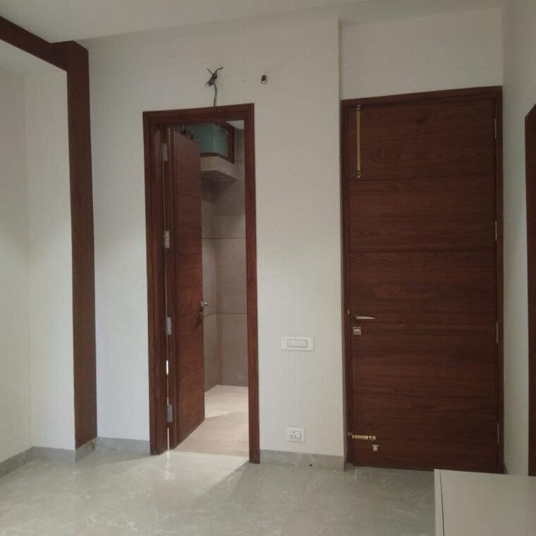 Room, sector 6 4 Bedroom 350 Sq.Yd. Builder Floor In Sector 6 Panchkula 9591143