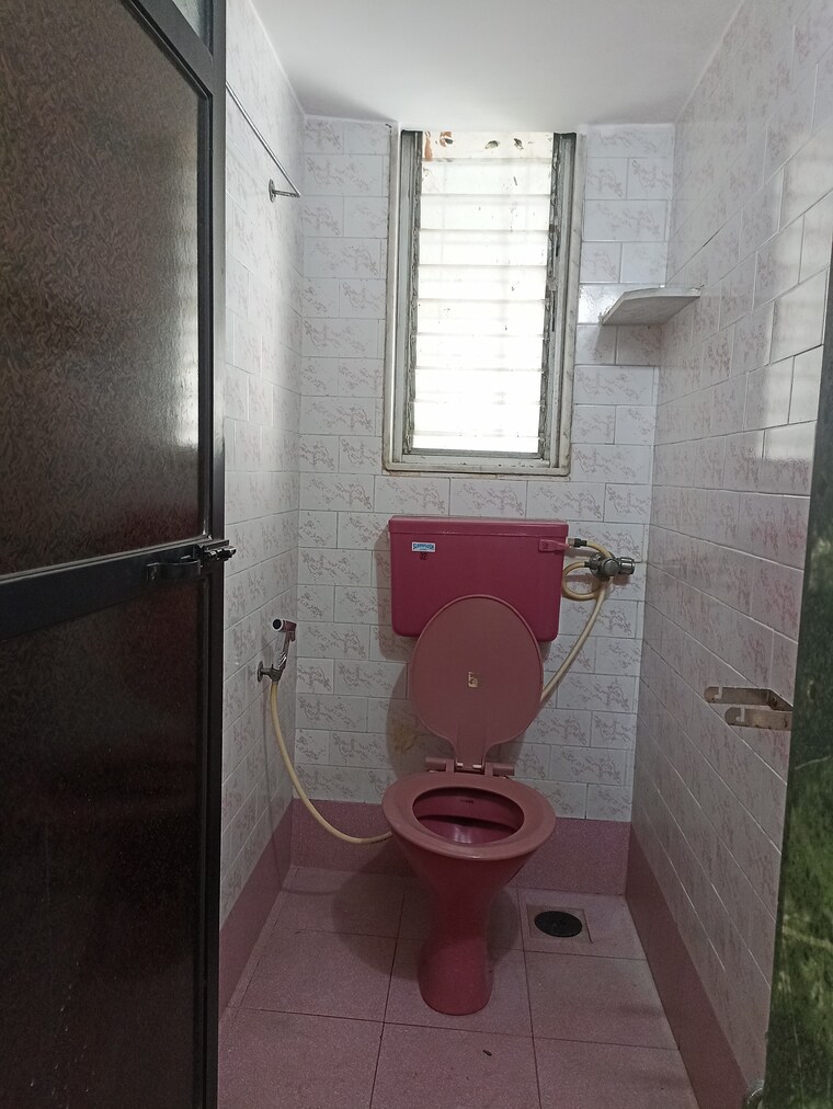 Bathroom, dahisar west 1 Bedroom 415 Sq.Ft. Apartment In Dahisar West Mumbai 9591158