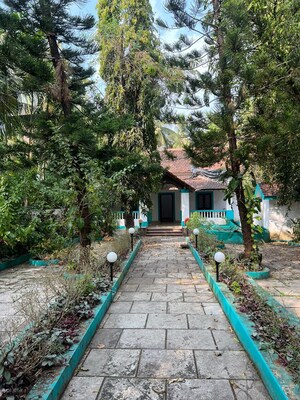 Swimming Pool in 5 BHK Villa at Assagao – for Rent