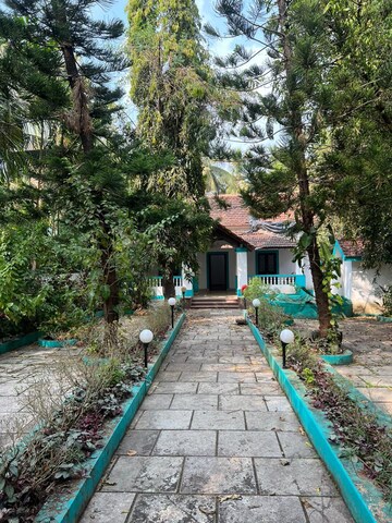 Swimming Pool in 5 BHK Villa at Assagao – for Rent