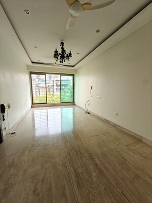 Room in 2 BHK Apartment at Diago Apartment, Pali Hill – for Rent