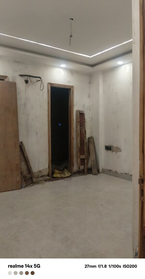 Building Lobby in 3 BHK Builder Floor at Bptp Park Sentosa, Sector 77 – for Sale