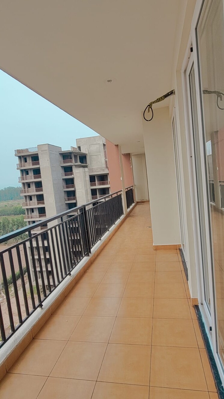 Balcony, sushma-valencia 3 Bedroom 1800 Sq.Ft. Apartment In International Airport Road Zirakpur 9591337