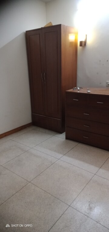 Room in 2.5 BHK Apartment at DDA Rosewood Apartments, Vasant Kunj – for Sale