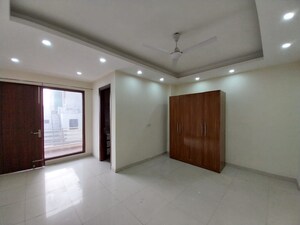 Room in 4 BHK Builder Floor at Sector 45 – for Rent