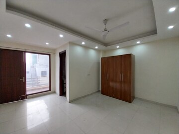 Room in 4 BHK Builder Floor at Sector 45 – for Rent