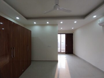 Building Lobby in 4 BHK Builder Floor at Sector 45 – for Rent