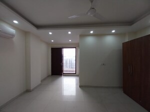 Room in 4 BHK Builder Floor at Sector 45 – for Rent