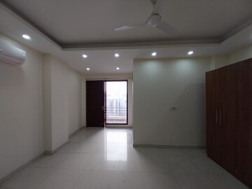 Room in 4 BHK Builder Floor at Sector 45 – for Rent