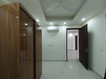 Building Lobby in 4 BHK Builder Floor at Sector 45 – for Rent