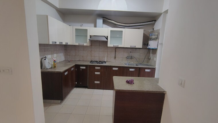Kitchen, shree-vardhman-victoria 3.5 Bedroom 2400 Sq.Ft. Apartment In Sector 70 Gurgaon 9591433