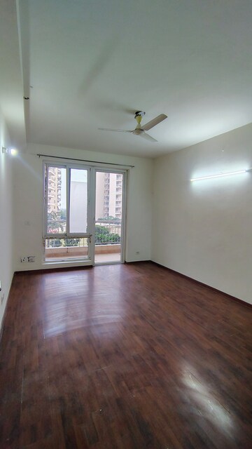Room in 3.5 BHK Apartment at Shree Vardhman Victoria, Sector 70 – for Rent