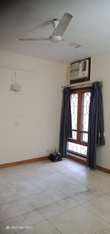 Room in 2.5 BHK Apartment at DDA Rosewood Apartments, Vasant Kunj – for Sale