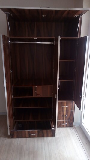 Furnished Amenities in 3 BHK Apartment at DLF The Skycourt, Sector 86 – for Rent