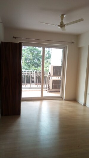 Room in 3 BHK Apartment at DLF The Skycourt, Sector 86 – for Rent