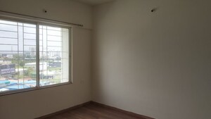 Room in 2 BHK Apartment at Gera Parkview I, Kharadi – for Rent