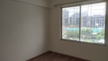 Room in 2 BHK Apartment at Gera Parkview I, Kharadi – for Rent
