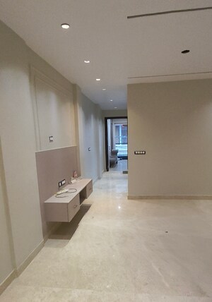 Room in 3 BHK Builder Floor at Kanhiya Nagar – for Sale