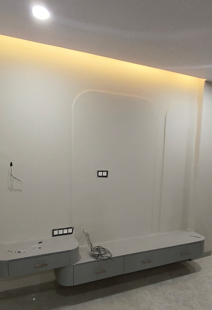 undefined, kanhiya nagar 3 Bedroom 200 Sq.Yd. Builder Floor In Kanhiya Nagar Delhi 9591628