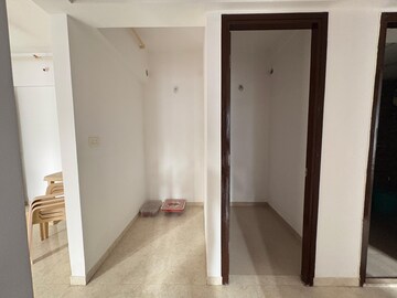 Room in 1.5 BHK Apartment at Lodha Lakeshore Greens, Dombivli East – for Sale