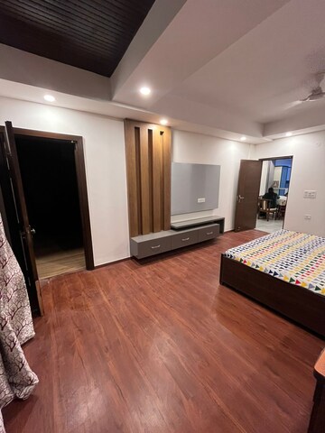 Bedroom in 3 BHK Builder Floor at Ardee City, Sector 52 – for Rent