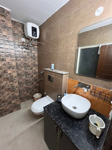 Master Bedroom in 3 BHK Builder Floor at Ardee City, Sector 52 – for Rent