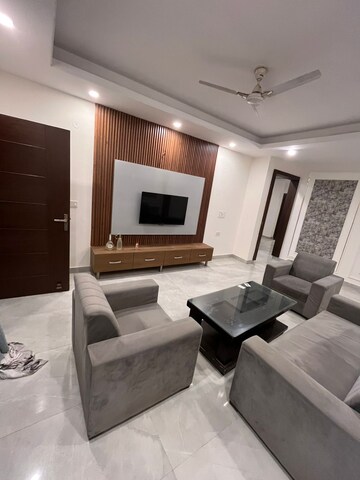 Master Bedroom in 3 BHK Builder Floor at Ardee City, Sector 52 – for Rent