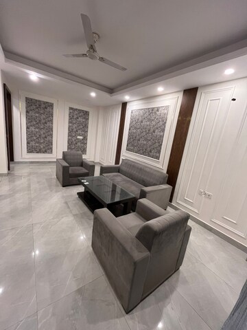 Living Room in 3 BHK Builder Floor at Ardee City, Sector 52 – for Rent