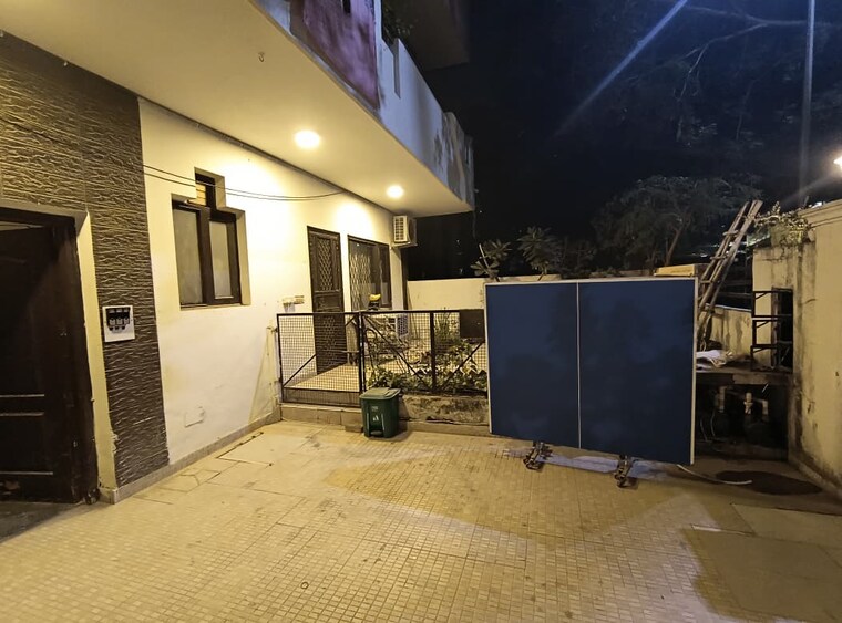 Other, sector 52 3.5 Bedroom 2700 Sq.Ft. Builder Floor In Sector 52 Gurgaon 9591712