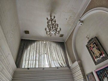 Furnished Amenities in 5 BHK Villa at Walkeshwar – for Sale