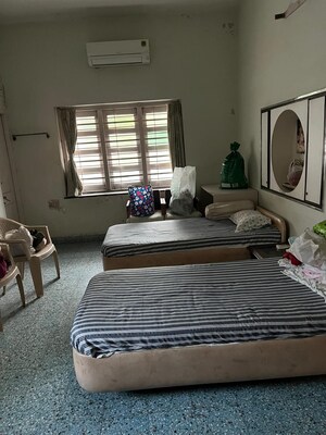 Bedroom in 6+ BHK Villa at Navrangpura – for Rent
