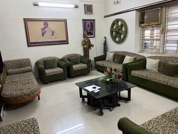 Living Room in 6+ BHK Villa at Navrangpura – for Rent