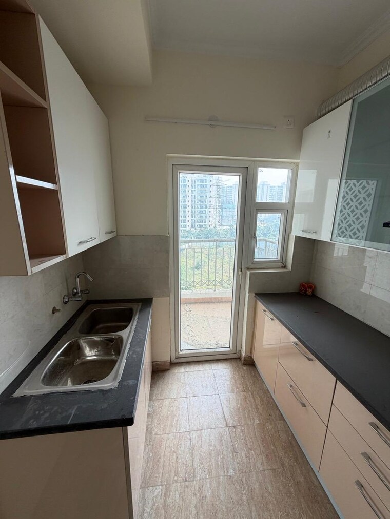 Kitchen, shree-vardhman-victoria 3.5 Bedroom 2400 Sq.Ft. Apartment In Sector 70 Gurgaon 9591706