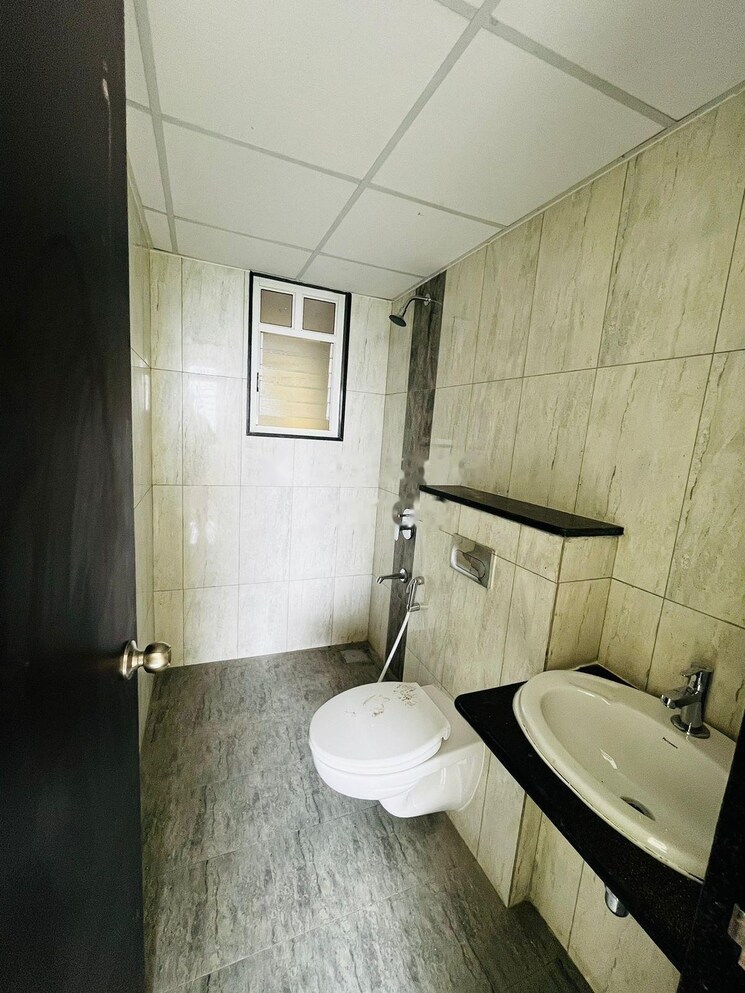 Bathroom, five-star-royal-entrada 2 Bedroom 805 Sq.Ft. Apartment In Wakad Pune 9591694