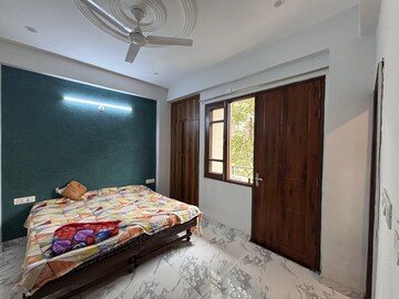 Bedroom in 2 BHK Builder Floor at Danda Lakhond – for Rent